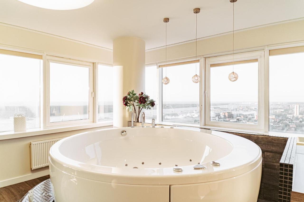 Sky Flat Jacuzzi 27 Floor Apartment Klaipeda Ngoại thất bức ảnh