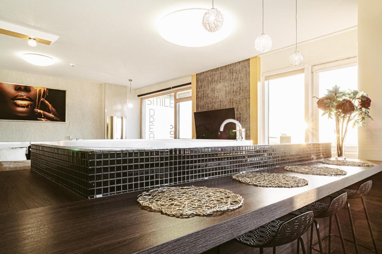 Sky Flat Jacuzzi 27 Floor Apartment Klaipeda Ngoại thất bức ảnh